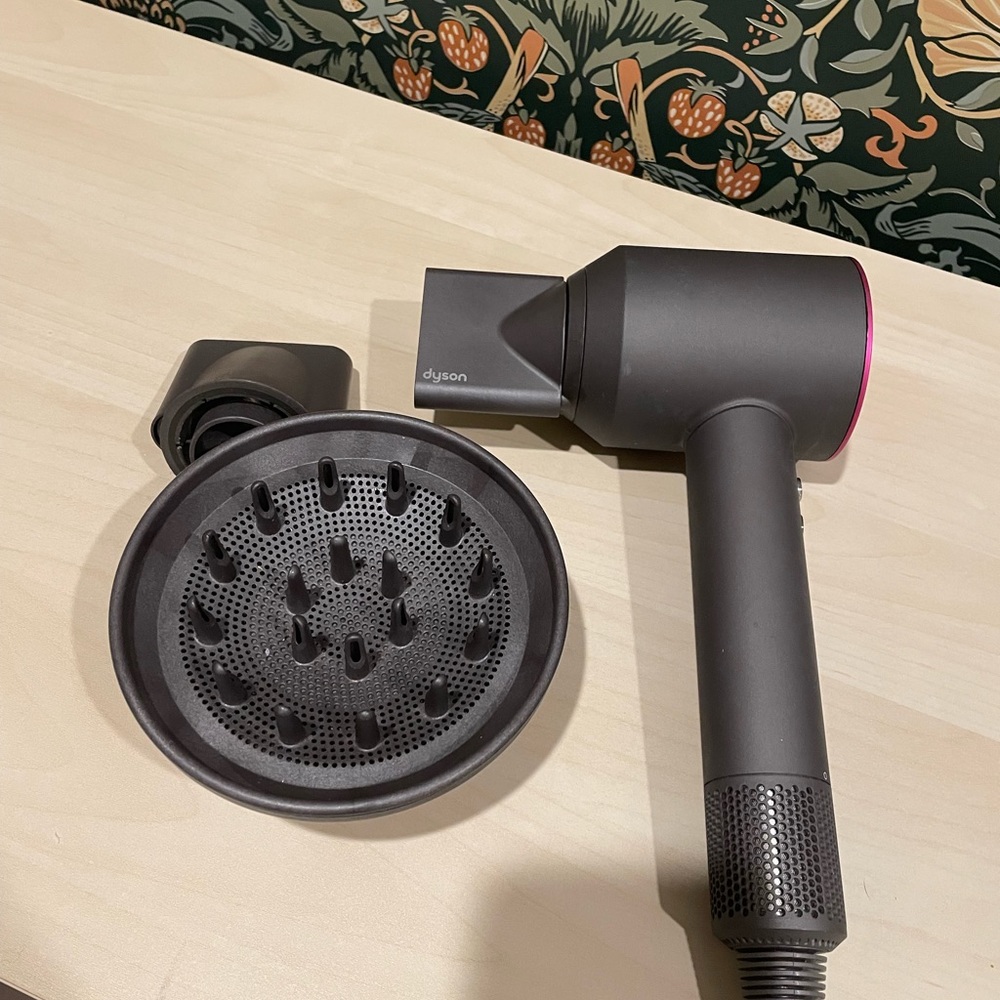 Dyson Supersonic Hair Dryer in Iron/Fushcia